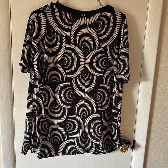 CATO Chic Black and Cream Geometric Blouse - Picture 4 of 5